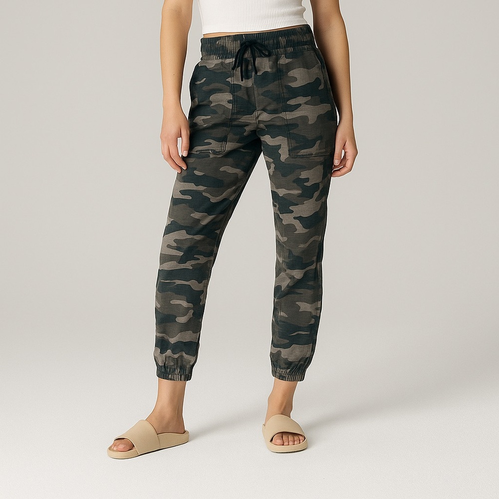 Leviโs Camouflage Jogger Pants | Elastic Waist | Size Small (28โ) - Picture 1 of 8